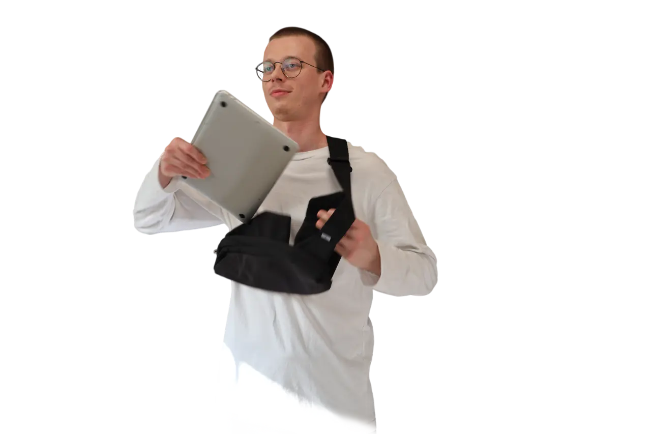 Quick laptop access from the Kandy Bag